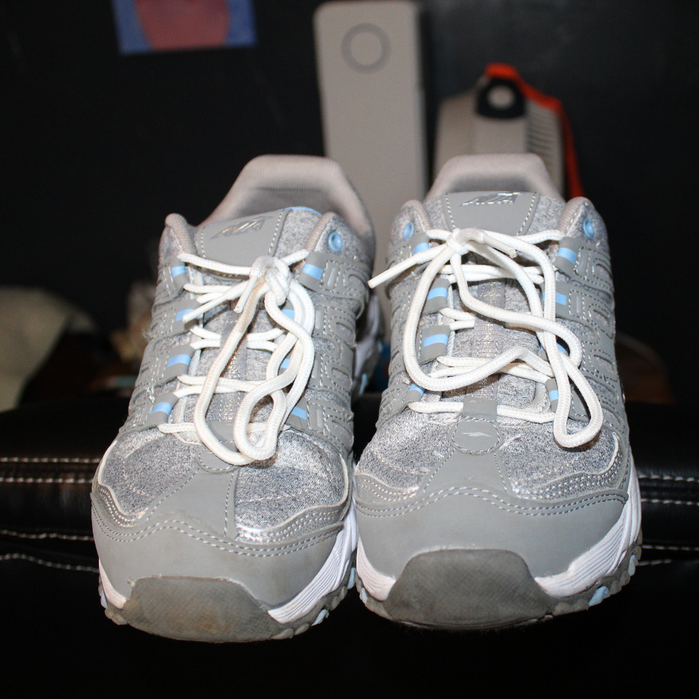 Memory foam tennis shoes